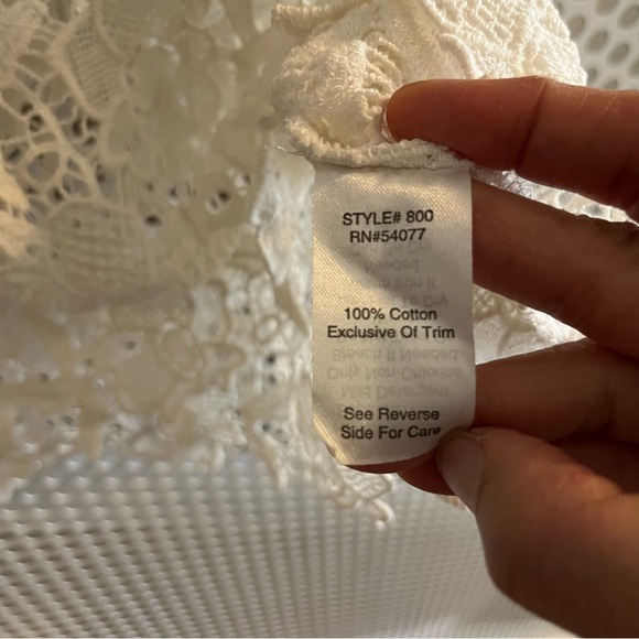 CAbi Open Knit Lace Peplum Sleeveless Top Size Large in White GUC - Picture 9 of 11